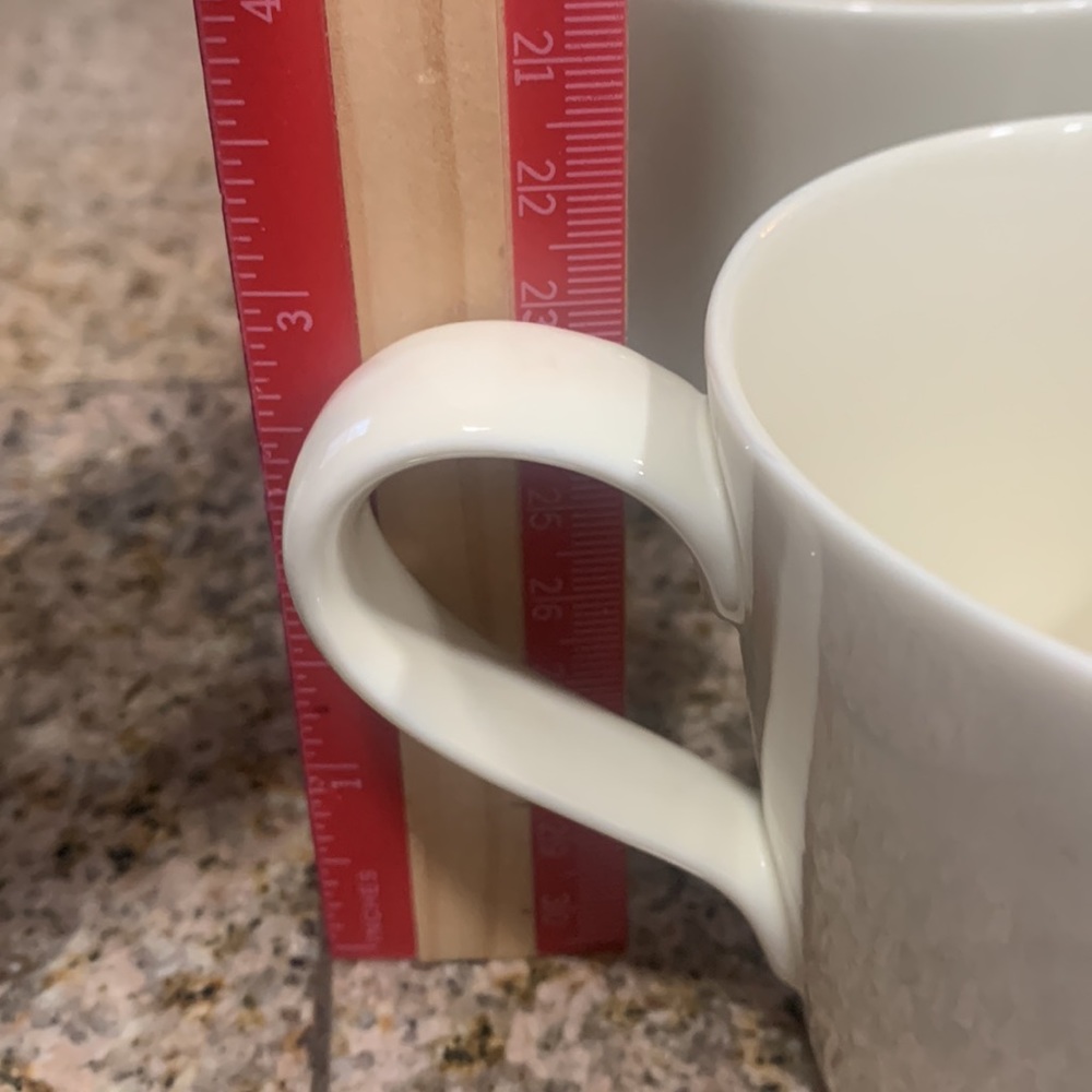 Crate & Barrel Margo 4 cups/mugs Cream color - Picture 4 of 4